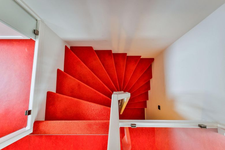NEUE FOTOS, NEUER PREIS!!! TRAUM(FERIEN)WOHNUNG VON PRIVAT ZU KAUFEN! – Treppe zum Untergeschoss