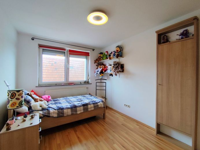 Ihre Wohlfühloase in Bischberg: Modernisiertes Platzwunder, Kaminzauber und XXL-Terrasse! – OG Kinderzimmer 1 Ansicht 1