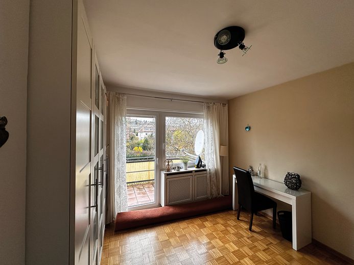 Einfamilienhaus mit Einliegerwohnung und viel Platz (Nutzfläche), 6 Zimmer, Bad Dürkheim – Büro