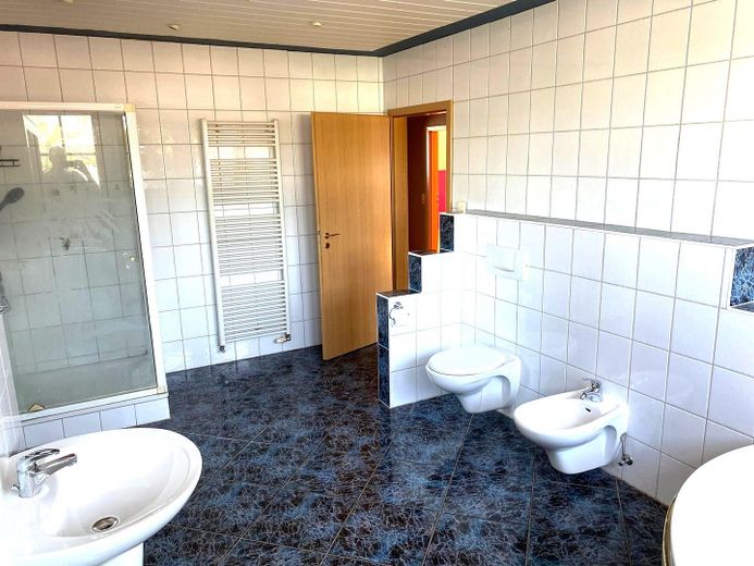 Freistehendes Einfamilienhaus mit Einliegerwohnung und Garage in ruhiger Lage (Sackgasse) von Brakel – Bad Hauptwohnung DG
