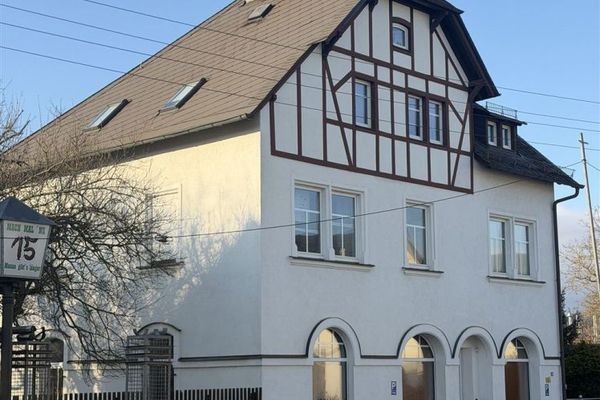 ++Repräsentative Villa mit zwei Wohnungen und Gewerbeeinheit++