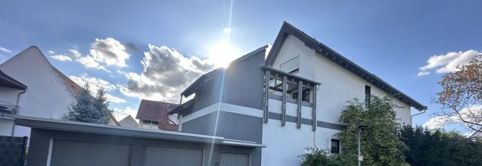 Casa bifamiliare -divisa in condominio-
ingressi separati, terrazza, balcone, garage doppio e bel terreno