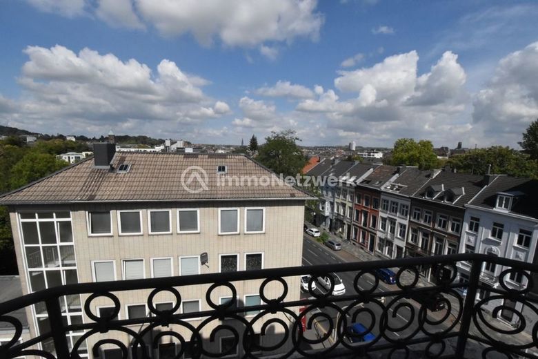 Außergewöhnliche, mietfreie, 4 Zimmer ETW im historischen denkmalgeschützten Gebäude &amp; toller Lage – Aussicht