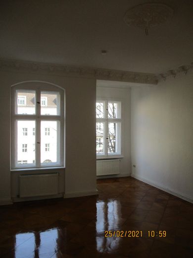 Wunderschöne große 5 Zimmer Altbauwohnung in zentraler Lage – Erkerzimmer
