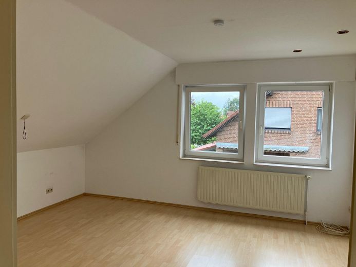 Komfort-Einliegerwohnung im Winkelbungalow mit Balkon in ruhiger Stadtrandlage, von privat – Schlafzimmer
