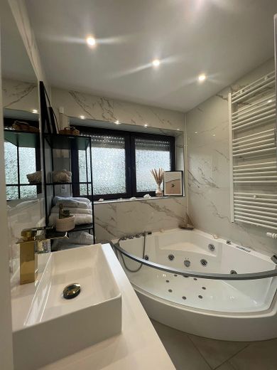 Attraktive 3 Zimmer-Wohnung in Göppingen-Haier. Hochwertig saniert- Garage inklusive – Badezimmer