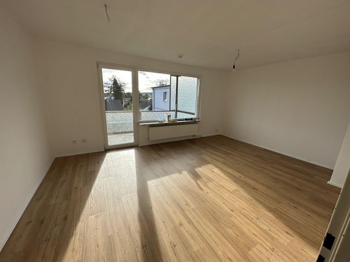 Exclusively modernized 3-room apartment with south-facing balcony, new bathroom & fitted kitchen – Foto 3