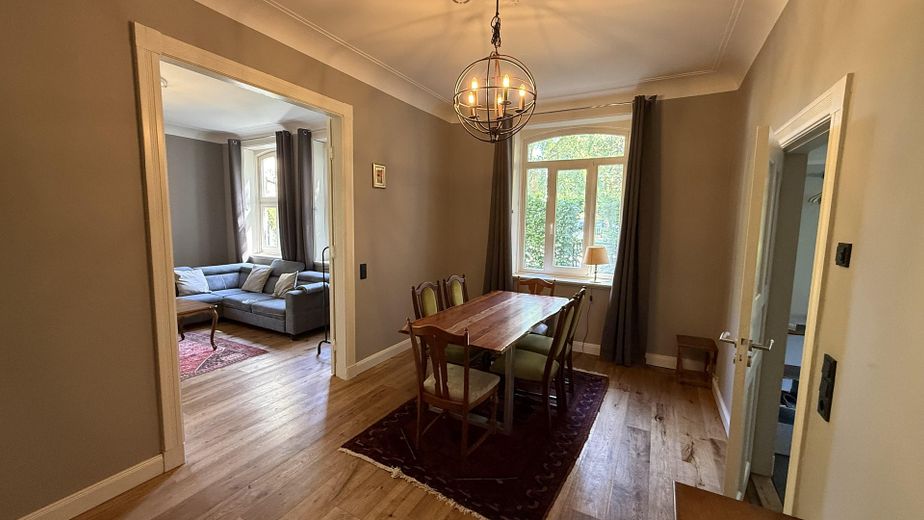 Möbliertes Haus 154 m² | 5,5 Zi | Garten | nahe Nienstedten | Wohnen auf Zeit 3–33 Monate – Esszimmer