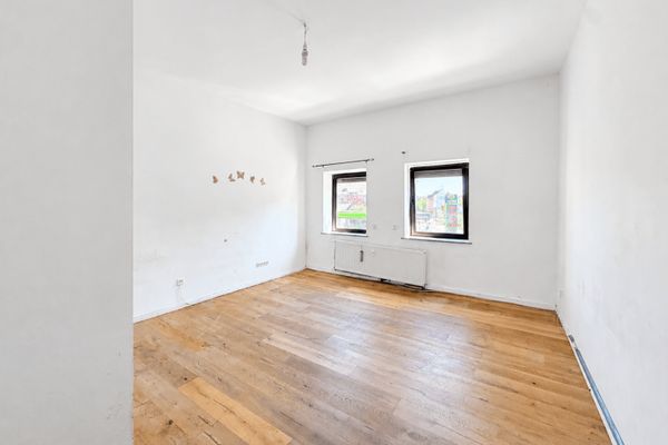 Viel Platz für neue Ideen - renovierungsbedürftige 3,5 Zimmer mit Stellplatz