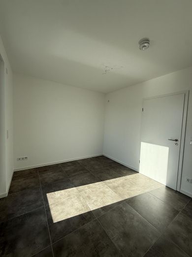Großzügiges Penthouse mit XXL Dachterrasse & Einbauküche – Büro