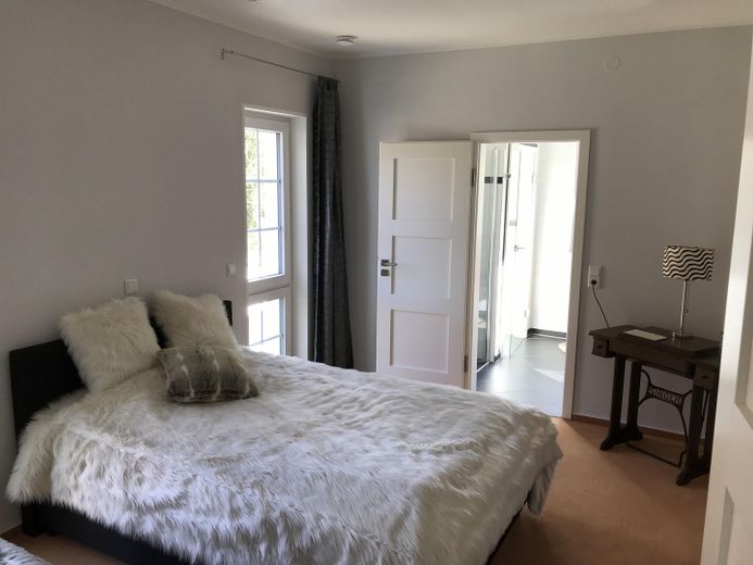 Schlafzimmer (EG)