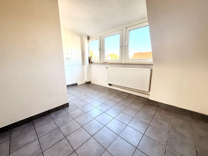 Viel Raum für Familie oder Investment – leere 4 Zimmer-Wohnung + PROVISIONSFREI + – Küche