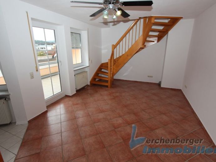 Apartamento en propiedad con galería y plaza de aparcamiento en una zona tranquila de Deggendorf – Foto 1