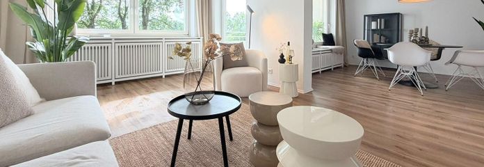 Helle, große Wohnung in gepflegtem Haus. Bezugsfertig und provisionsfrei – Wohnzimmer 2