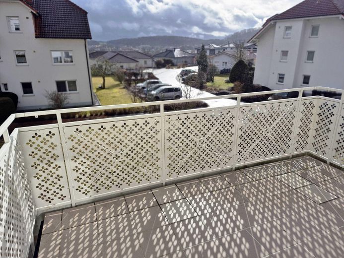 Balkon mit Blick auf die Stadt