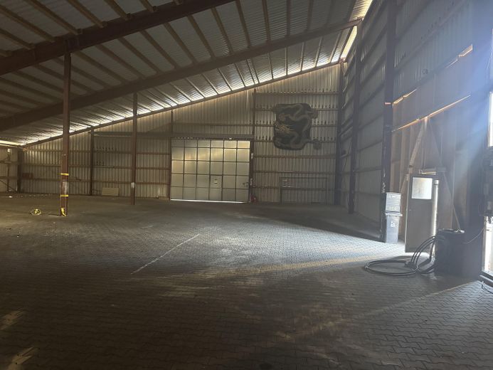 À partir de 80 m² jusqu’à 780 m² de surfaces de stockage et de hall avec un bureau, production à Wandlitz – Photo 2