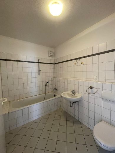 Amplio piso en propiedad de 3 habitaciones con balcón   **   sin comisión – Bad