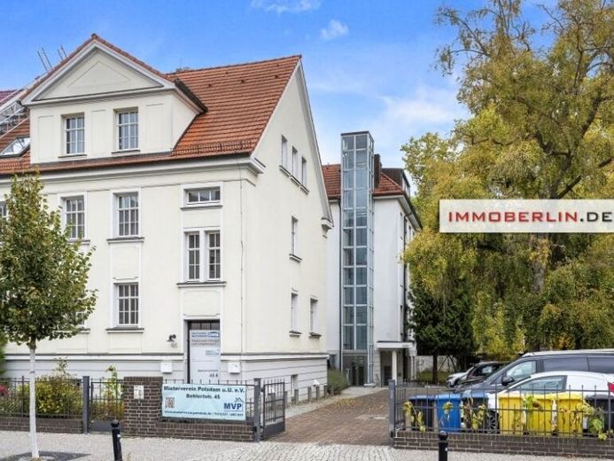 IMMOBERLIN.DE - Moderno piso en última planta con ascensor y plaza de aparcamiento para coche – Foto 1