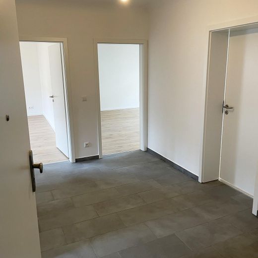 Sofort frei & ohne Provision - Renovierte 3-Zimmer-Wohnung mit Balkon – U-Bahn um die Ecke – Flur