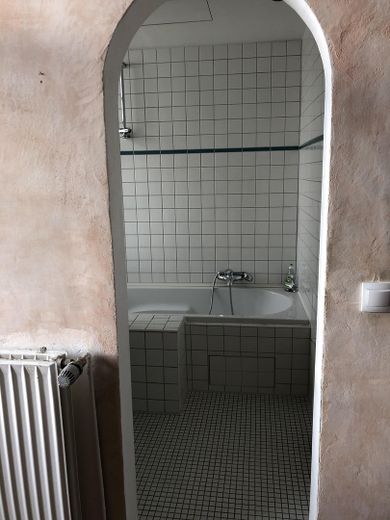 Appartamento centrale nel centro città – Badezimmer mit Wanne