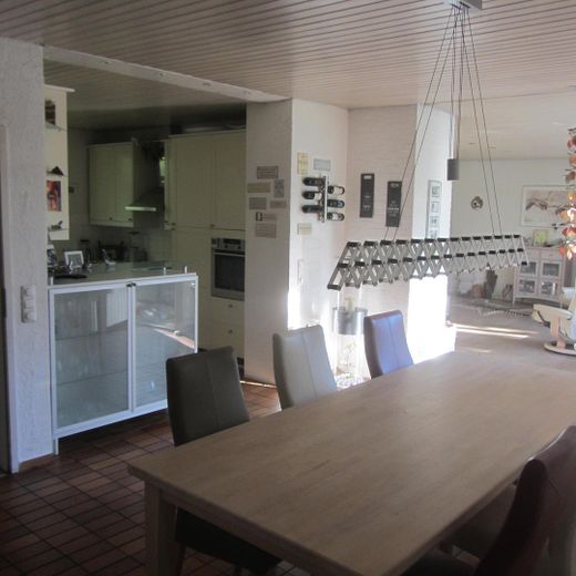 Bungalow - gehobene Wohnlage - traumhaftes Naturgrundstück – Küche Esszimmer Wohnzimmer