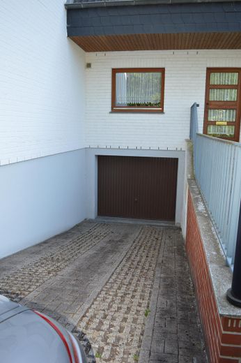"Attraktives Reihenhaus" in "Weser"-Nähe, ruhige Lage, im schönen "Bremer Norden" – Zufahrt Garage
