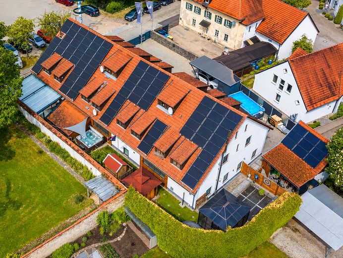 RENDITEOBJEKT* PERFEKT SANIERT* 6 EINHEITEN* nur 1.950.000€* – PVAnlage mit 34kwh Speicher