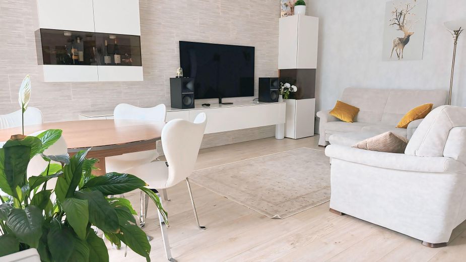 Hochwertige teilmöblierte 3-Zimmer-Wohnung mit Balkon – Foto 5