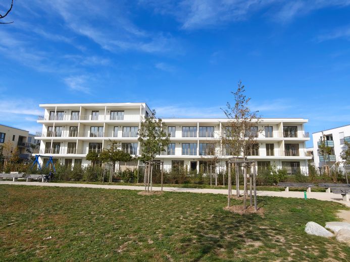2 Zi-Wohnung Erstbezug ab 1.11. fußläufig 8 min zu U-und S-Bahn – Haus Südseite