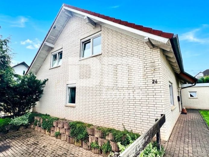 Großzügiges Ein- bis Zweifamilienhaus mit Terrasse und großem Garten – Foto 1