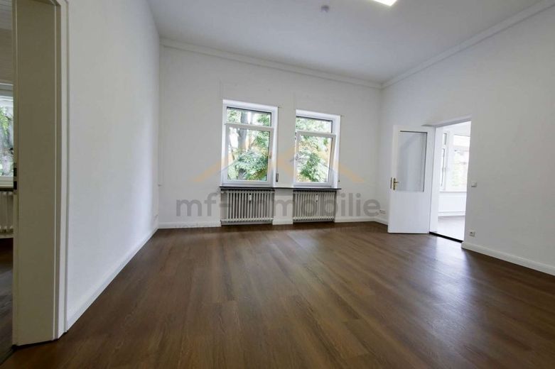 260m2 Bürofläche in bester Lage 1.&amp;2.OG einer Jugendstil-Villa – Wohnzimmer