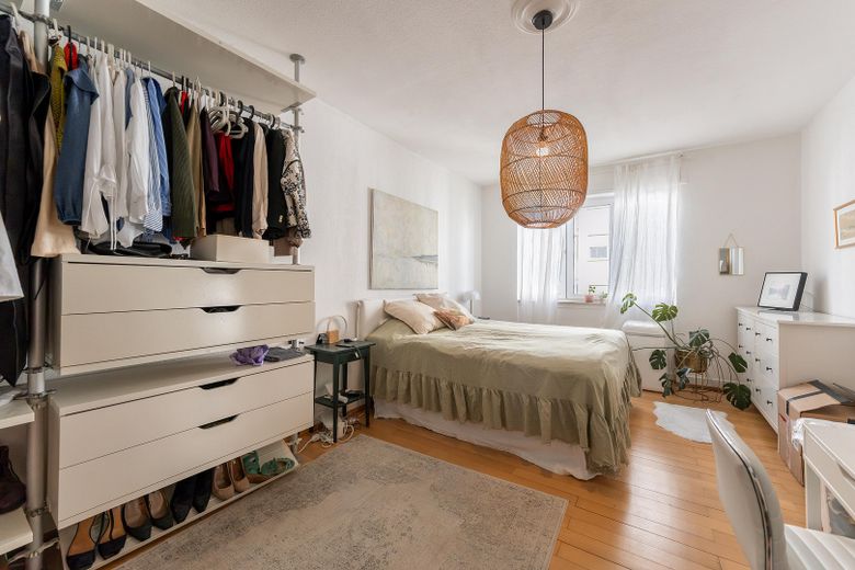 Zonder makelaarscourtage! 3-kamerappartement in een oud gebouw (ca. 102 m²) incl. balkon en garage in de Südweststadt – Schlafzimmer