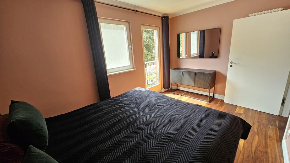Schlafzimmer 1