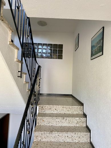 Preisreduzierung für Schnellentschlossene – gepflegtes Treppenhaus