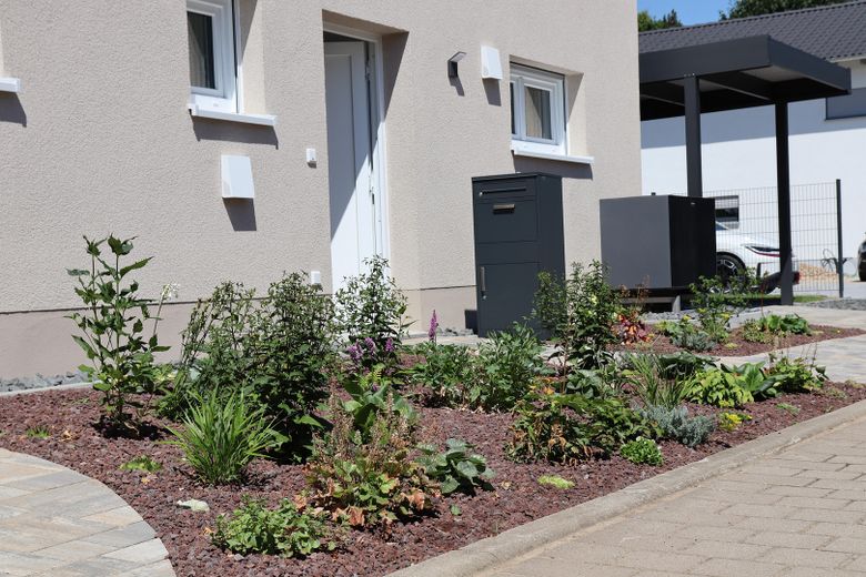 Neubau-DHH in Magdeburg-Diesdorf / familienfreundlicher Garten / Photovoltaik / 2 Stellplätze – Hauseingang