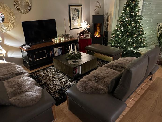 Saarbrücken! Luksusowy dom przy lesie, a jednak w mieście – spokojna, prestiżowa lokalizacja, wszechstronne możliwości wykorzystania – UG 2 Lounge