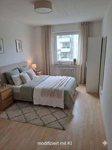 Zentrumsnahe, teilsanierte, renovierte 2-Zimmer-Wohnung mit Balkon, Duplexgarage in Berg am Laim – Beispiel schlafzimmer