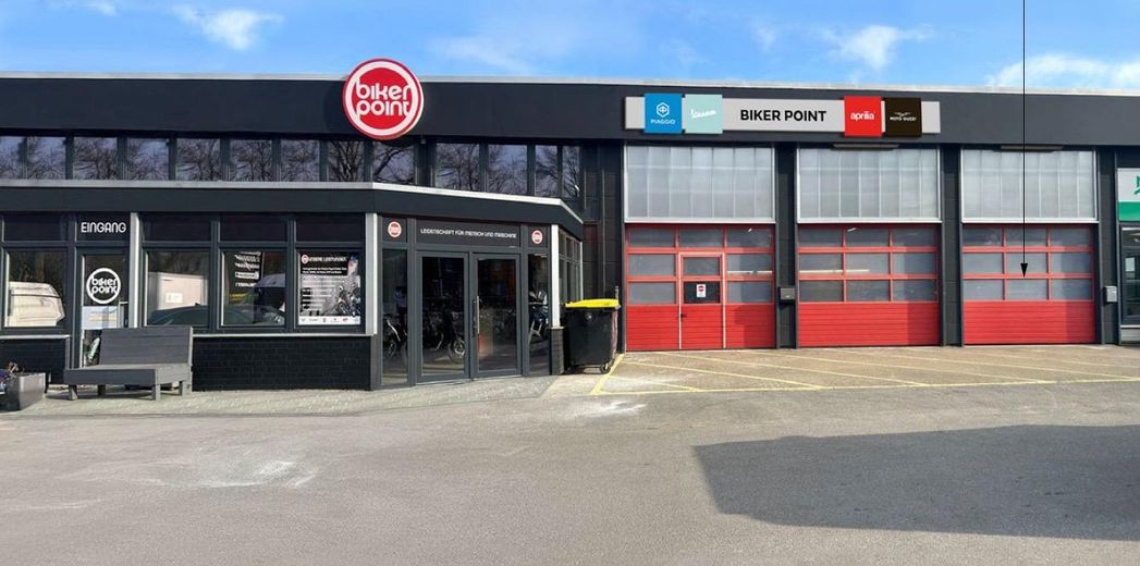 ~250 m² Verkaufs-/Showroomfläche plus Service- & Hallenflächen – flexibel bis 800 m² – Frontansicht