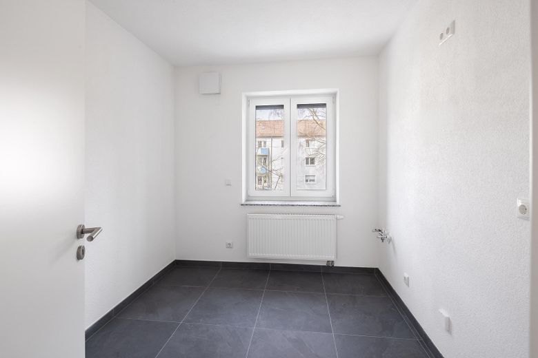 Erstbezug nach Kernsanierung: Helle 3-Zimmer-Wohnung in Mehrfamilienhaus (2.OG) – Küche