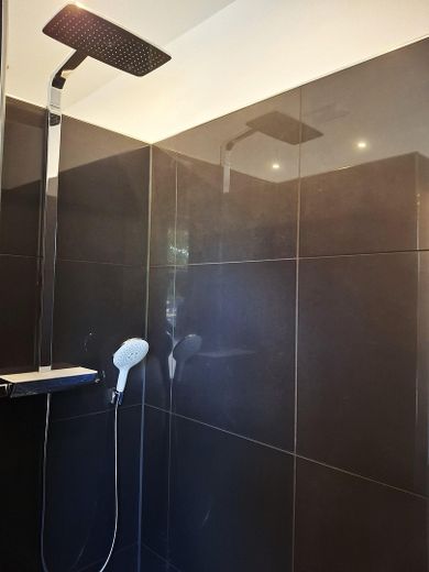 Exklusives Penthouse in Hamburg-Boberg, eigene Erdwärme, kein Hausgeld – ...begehbarer Dusche