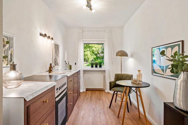 Fantásticamente modernizado: apartamento en propiedad de 3 habitaciones en ubicación céntrica - sin comisión – Küche