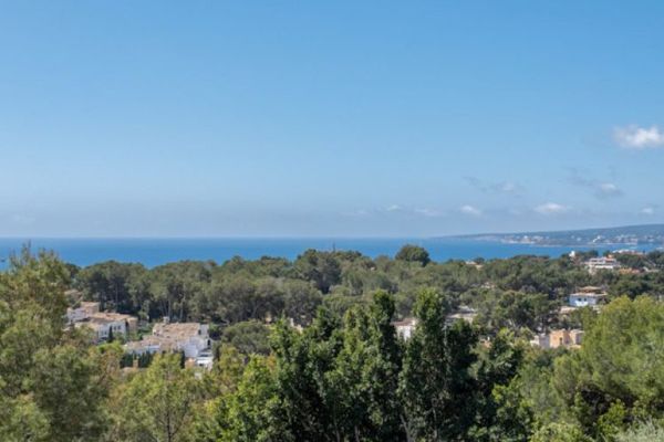 Villa in Bendinat mit Pool und beeindruckendem Blick auf die Bucht von Palma zu verkaufen