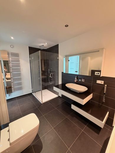 Limburg şehir merkezinde lüks penthouse – 196 m², katedral manzarası, whirlpool ve Gaggenau mutfak – Bad en suite Schlafz. 1