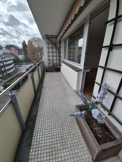 Sonnige Maisonettewohnung – Balkon rechts