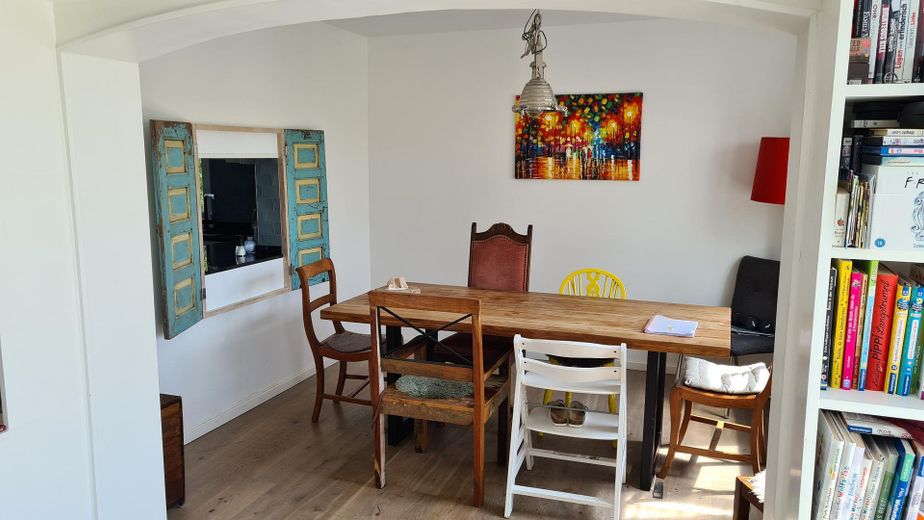 Casa unifamiliar renovada con vistas panorámicas en Wachtberg-Villip (sin comisión) – Esszimmer mit Durchreiche