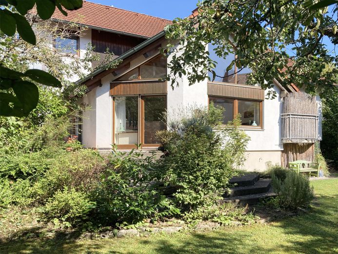Lichtdurchflutetes Architektenhaus in innenstadtnaher & ruhiger Sackgassenlage mit großem Garten – Südseite