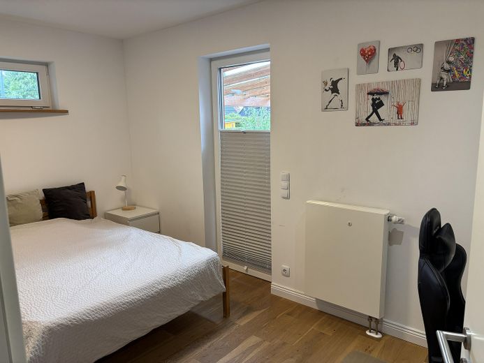 Charming end-terrace house with generous plot in Kaltenkirchen – Schlafzimmer Anbau