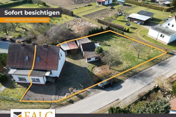 Sanierungsbedürftige Doppelhaushälfte + mögliches Baufeld