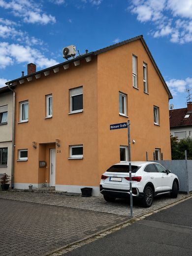 Schönes Reiheneckhaus mit EBK in Baiersdorf - von Privat / Provisionsfrei – Eingang / Stellplatz