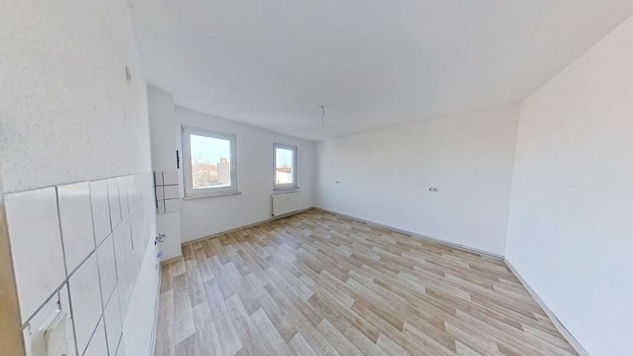 Helle 2-Raum DG-Wohnung sucht neuen Mieter – Küche